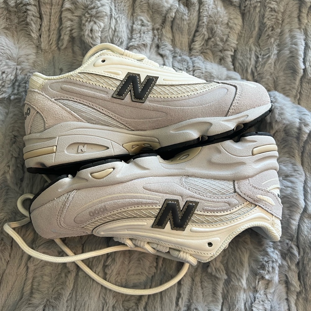 NEW! New Balance 1000 sneakers